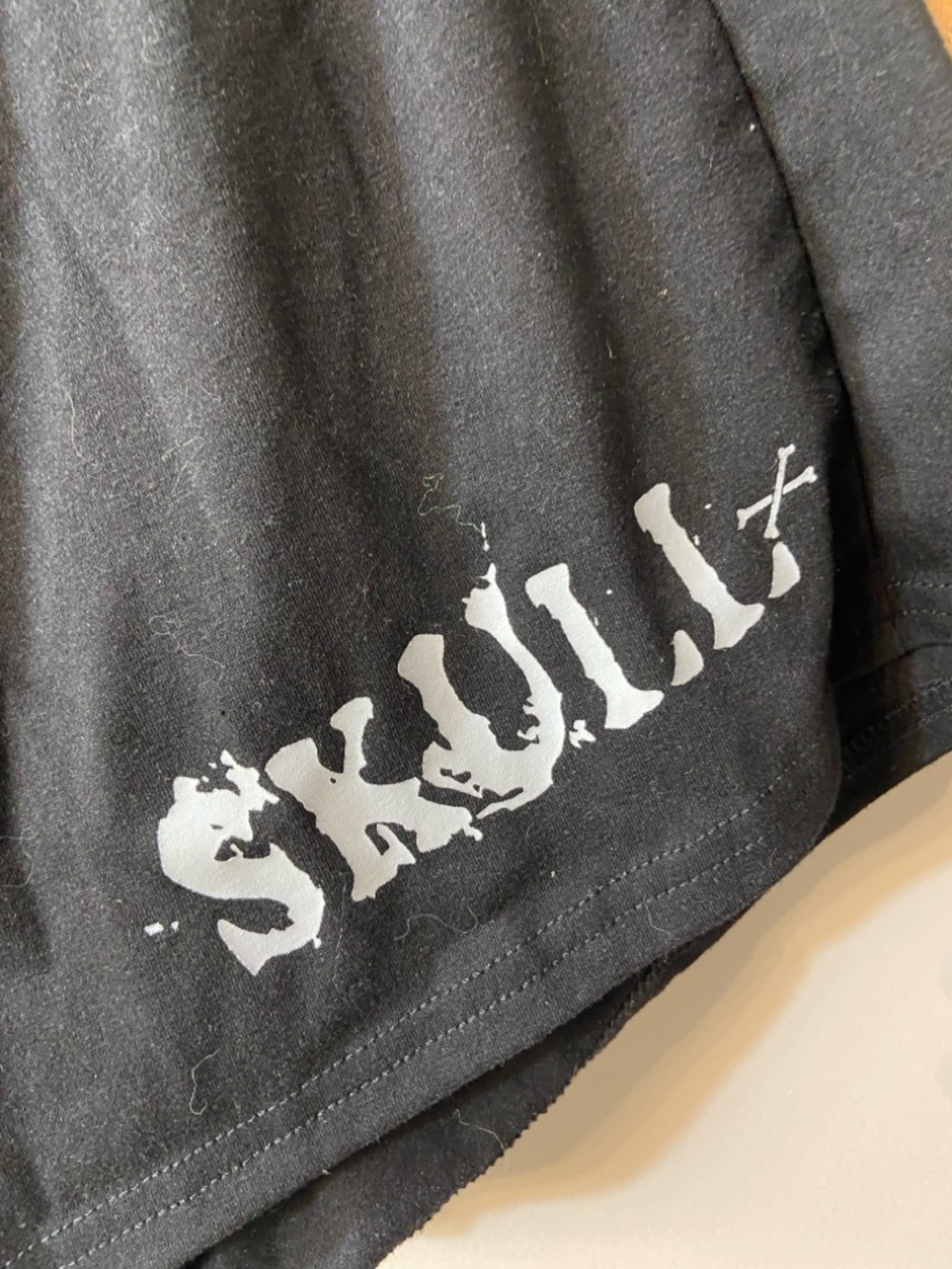 💀 Shorts - Picture 2 of 4